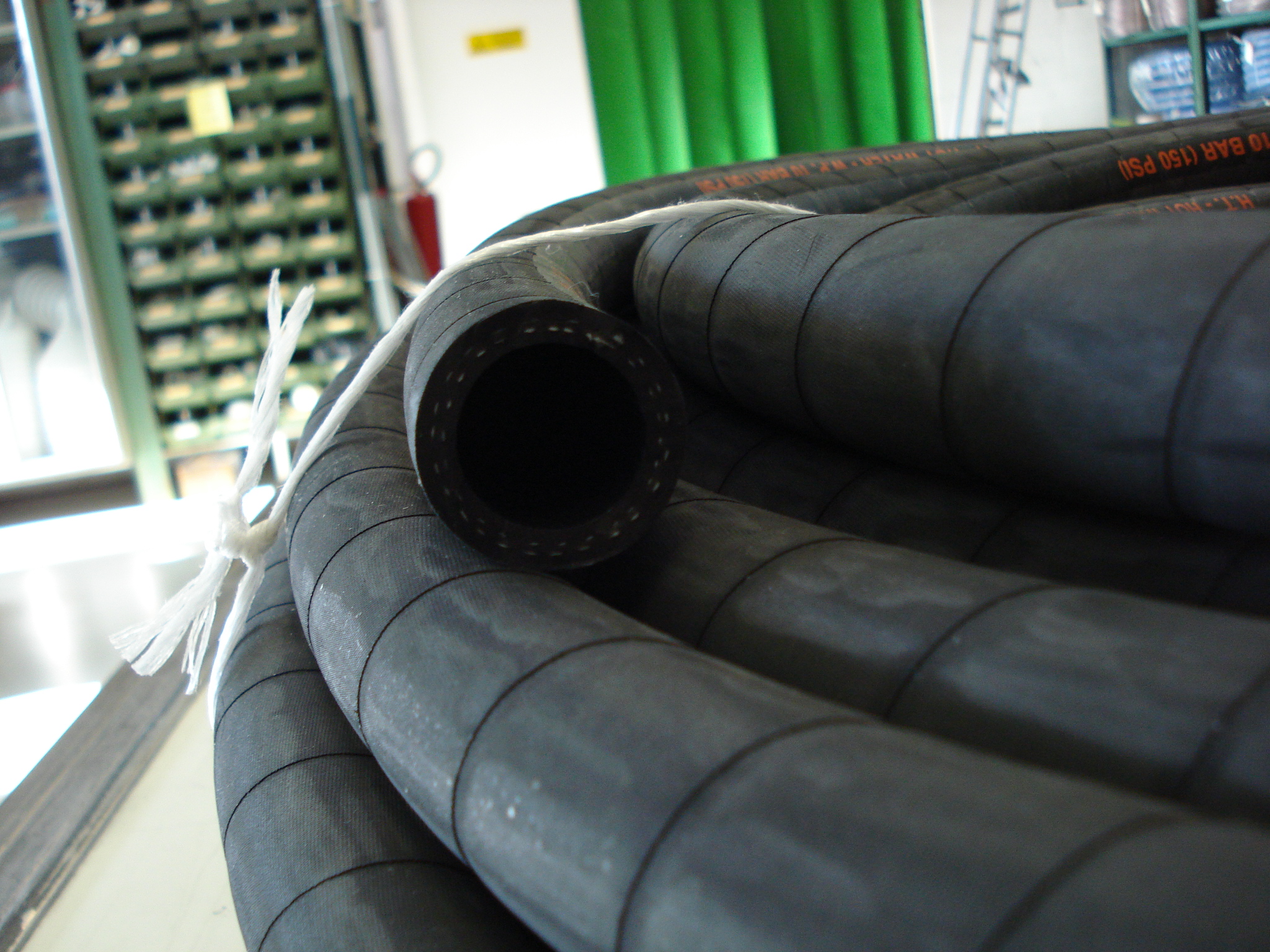 EPDM rubber pipe for delivery of hot water